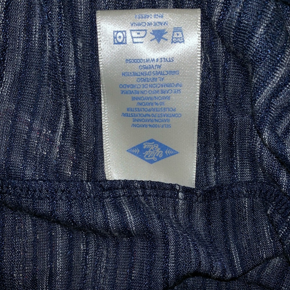 Women’s Top - Picture 5 of 5